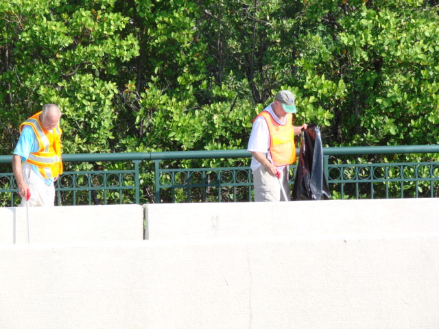 DSC00075.JPG - Heads down and busy!  John O’Brien AG4Wl and Mike Stowe N2ROU