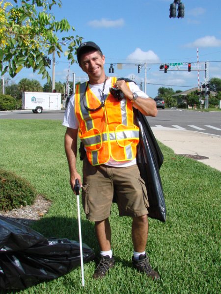 DSC00079.JPG - Kevin-W4JKJ on clean-up duty!