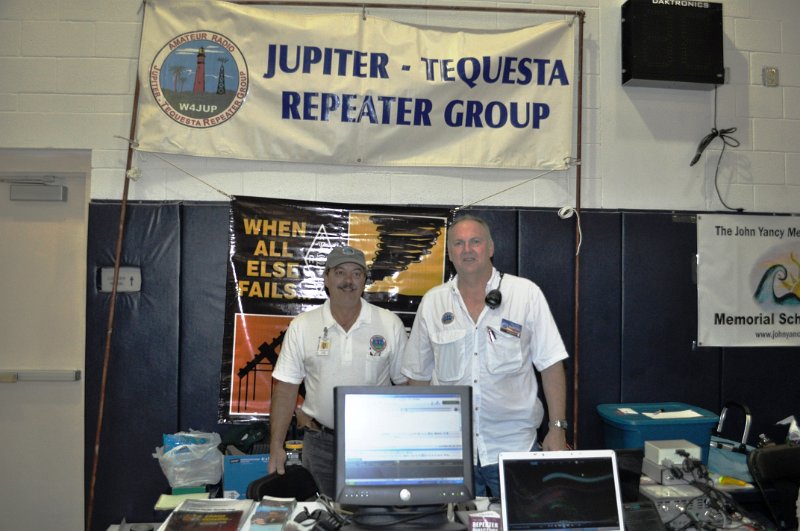 DSC_0001.jpg - Bert - AG4BV and Mike - N2ROU at the JTRG table in the 2010 Jupiter Jubilee.