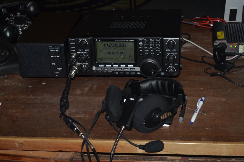 JKJ_6411.JPG - Sweet success after having to fabricate a power connector from spare wire and some extra powerpoles to wedge into the 4-pole connector.