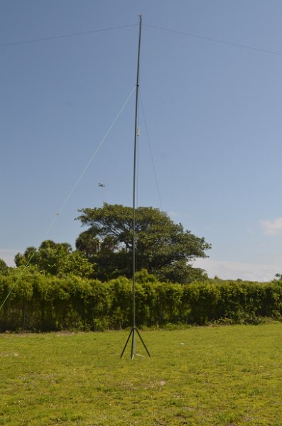 JKJ_6419.JPG - Lee's center support for the Carolina Windom (OCF Dipole)