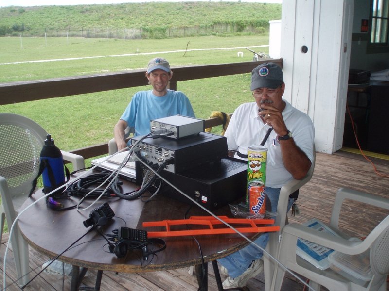 Peanut_4.jpg - Mike-AJ4PN, Bert Moreschi-AG4BV and taking the picture, Kevin-W4JKJ qualify Peanut Island-FL479S as an official US Island 06/13/09!