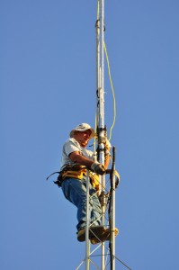 Bob-K4NBC Raising New Antenna 20