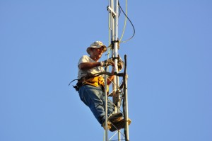 Bob-K4NBC Raising New Antenna 21